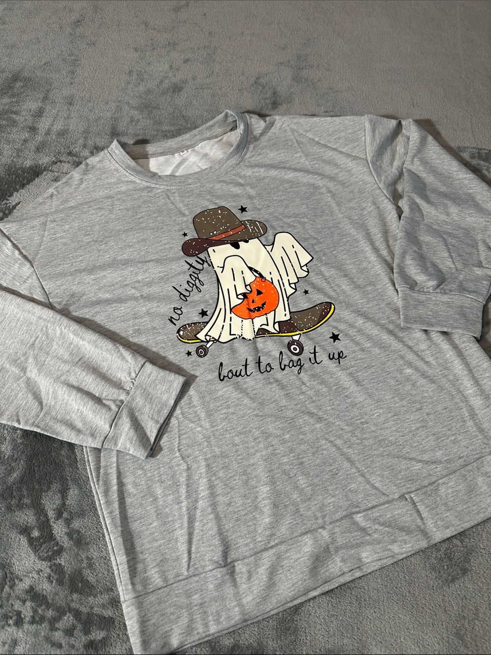 NWOT “No Diggity”Gray Long Sleeve Halloween 👻 Graphic Long Sleeve Top Sz M